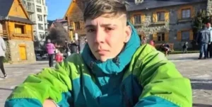 Móvil policial en un operativo por el crimen de Gastón Montenegro