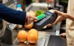 Según un informe, el 46% de las compras de alimentos en supermercados se realizaron con tarjeta de crédito