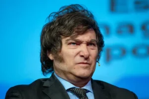 Según una consultora privada, la imagen de Javier Milei se resquebraja
