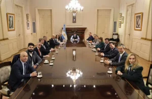 Javier Milei encabeza una reunión de Gabinete
