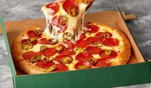 Le quisieron cobrar la sobra de la pizza