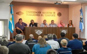 Sindicatos de transporte exigen a la CGT una protesta "urgente"