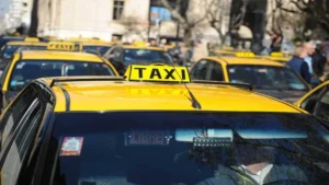 Sugieren implementar publicidad en los taxis de Rosario