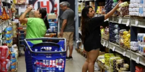 Supermercadistas advierten un ajuste de precios de primeras marcas