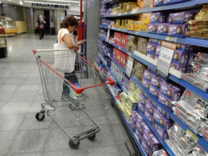 Supermercados acumulan diez meses consecutivos con caídas en ventas