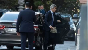 El Gobierno suspendió el uso de vehículos oficiales para funcionarios