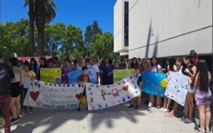Tiene un tumor y pide por su mamá, quien está presa