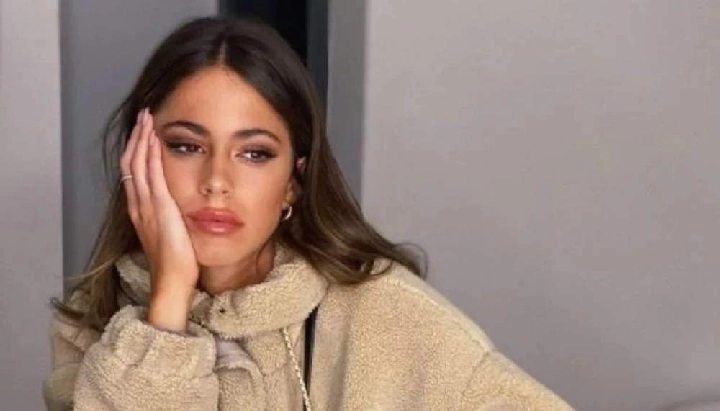 Tini Stoessel tuvo un cruce con una usuaria de la red social que la criticó y realizó un descargo hablando de su pasado. 