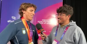 Tobías Giorgis celebra sus medallas en esquí náutico