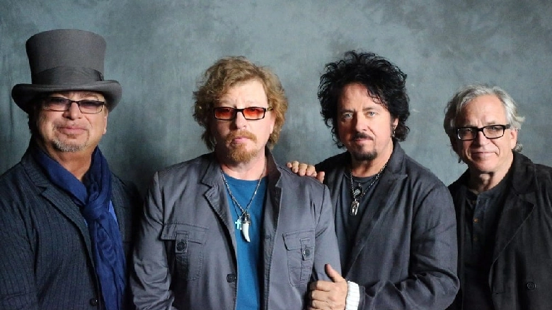 La histórica banda estadounidense Toto, autora de numerosos éxitos del rock en la década del 80, se presentará en el Movistar Arena.