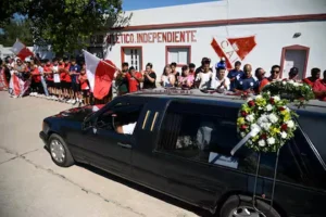 Tragedia en San Cristóbal: emotiva despedida a Ian Cabrera, el alumno de 13 años asesinado en su escuela