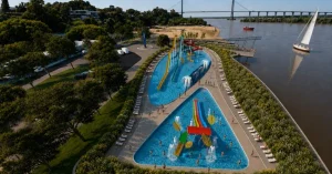 Vista del predio del Parque Acuático de Ciudad Futura en Rosario