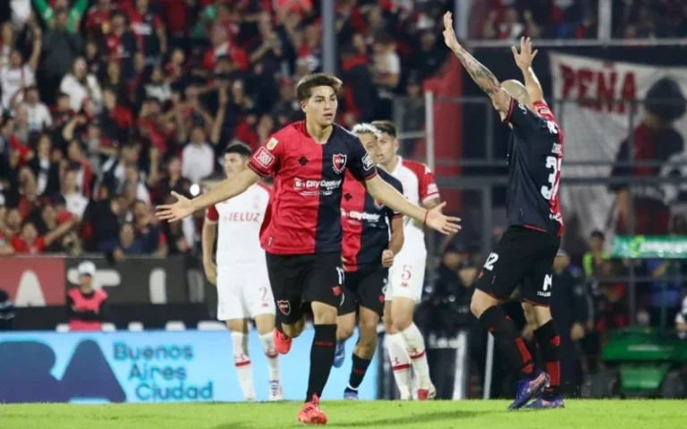 Gran triunfo de Newell's ante Huracán para seguir con vida