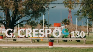 Gobernador Crespo: un árbol por cada cartel político