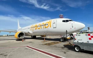 Un avión que trasladaba egresados debió aterrizar de emergencia