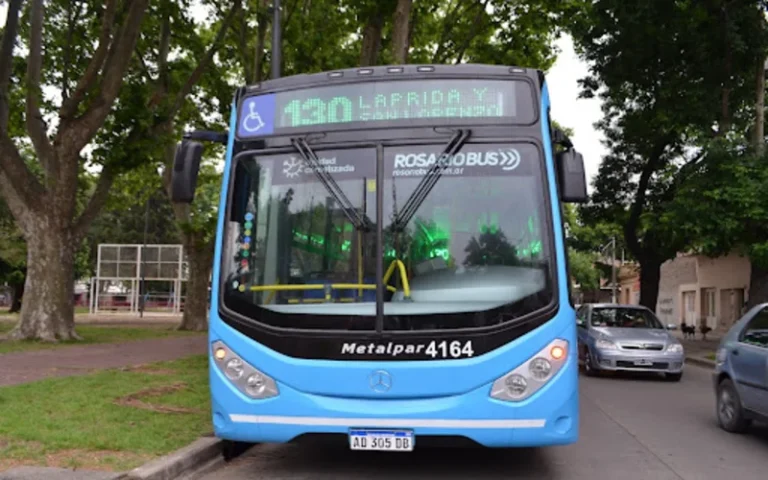 Un colectivero usó el botón de pánico cuando un pasajero lo amenazó