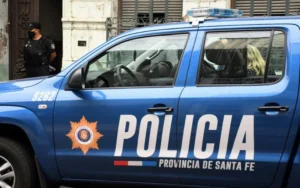 Un detenido falleció tras sufrir lesiones al tratar de romper la ventanilla del patrullero en el que era trasladado