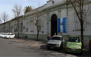 Un empleado deberá pagar una suma millonaria por faltar 146 días a trabajar y no avisar