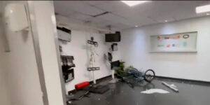 Un grupo de manifestantes atacó el edificio de TN y El Trece.