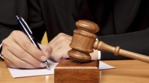 Un juez usó inteligencia artificial en un fallo y anularon la condena