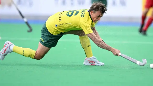 Matt Dawson, miembro de la selección de Australia de hockey sobre césped, sufrió una lesión en un dedo y decidió cortárselo para poder jugar.