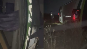 Operativo de rescate tras el vuelco de un micro de larga distancia