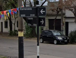 Un muerto en Barrio Tablada tras un choque entre un auto y una moto.