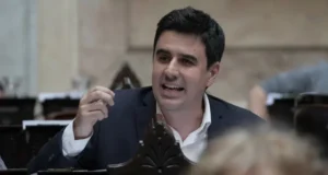 Impulsan proyecto que promueve la devolución del IVA a la compra de autos destinados al servicio de taxis