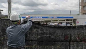 Bloquean la ista del monte Fuji por el comportamiento de los turistas