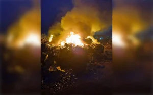 Bomberos trabajan en un incendio en la zona oeste de Rosario