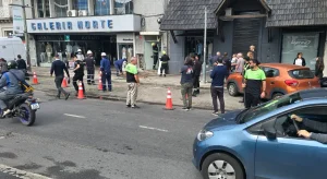 Choque de una camioneta que destruyó una cabina de gas en Rosario