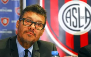 Tinelli junto a financistas involucrados en una denuncia contra una mutual