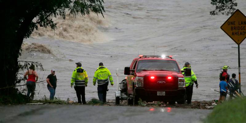 Una inundación repentina en Texas dejó al menos 82 muertos y 40 desaparecidos.