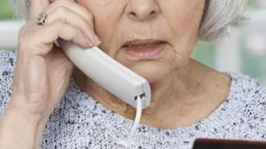 En Rosario, una mujer de mediana edad fue víctima de una estafa familiar combinada con robo domiciliario y perdió 20.000 dólares.