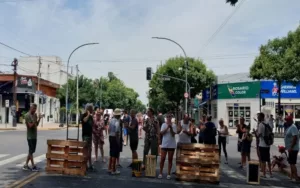 Zona sur: vecinos realizan un piquete en reclamo a los cortes de luz
