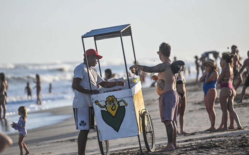 Verano austero: el consumo se hunde en la Costa Atlántica.