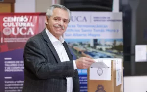 Votó Alberto e invitó a los argentinos a expresarse