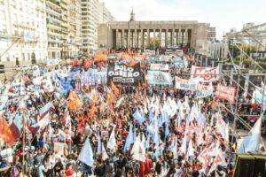 Marcha Piquetera Federal en el Monumento a la Bandera