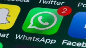 WhatsApp prepara protecciones específicas para menores de edad