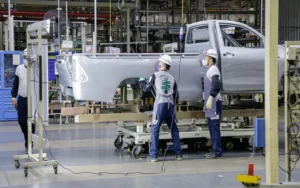 Ya hay más de 15 mil despidos en el sector de la industria