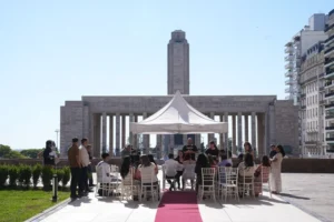 casate con la ciudad como testigo