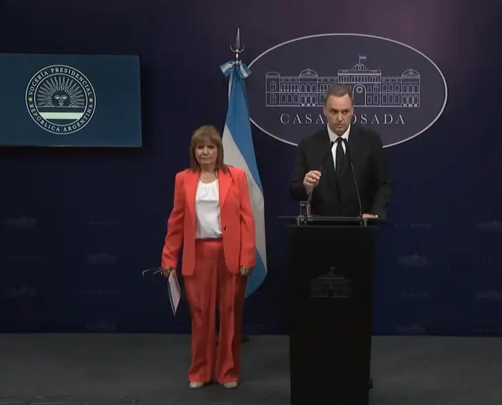 Adorni resiste en el Gobierno con apoyo de Karina Milei