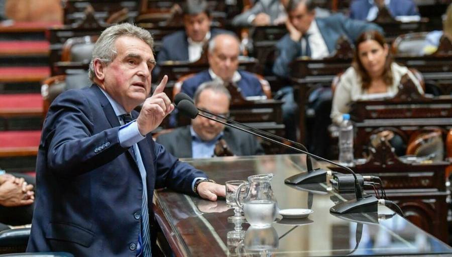 Rossi apuntó contra el socialismo