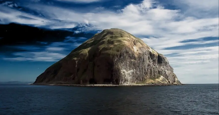 Ailsa Craig: la misteriosa isla que mueve un deporte mundial