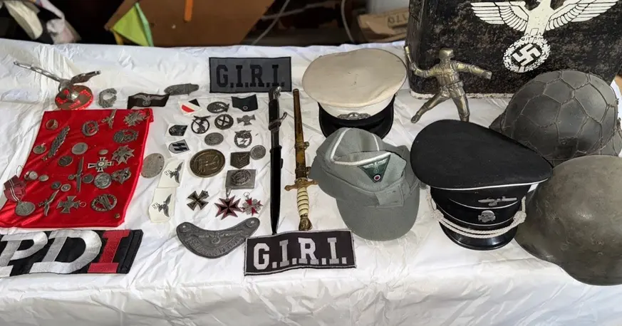 Allanamientos en Rosario: armas y simbología nazi