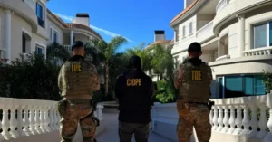 Operativo por narcolavado en Rosario con presencia policial y de fuerzas federales