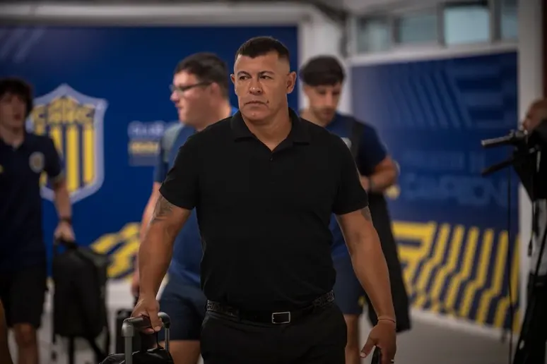 Almirón define el equipo de Central para visitar a Argentinos