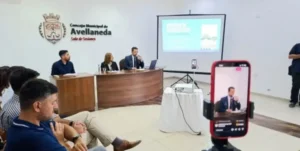 El Concejo Municipal de Avellaneda expresó un rechazo contundente a las amenazas contra el intendente y reclamó que la Justicia avance rápido para identificar y sancionar a quienes las realizaron.