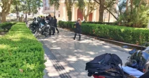 Patrullero y movimiento policial en el centro de Rosario