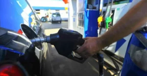 El Gobierno sube el impuesto a los combustibles y presiona la nafta en Rosario